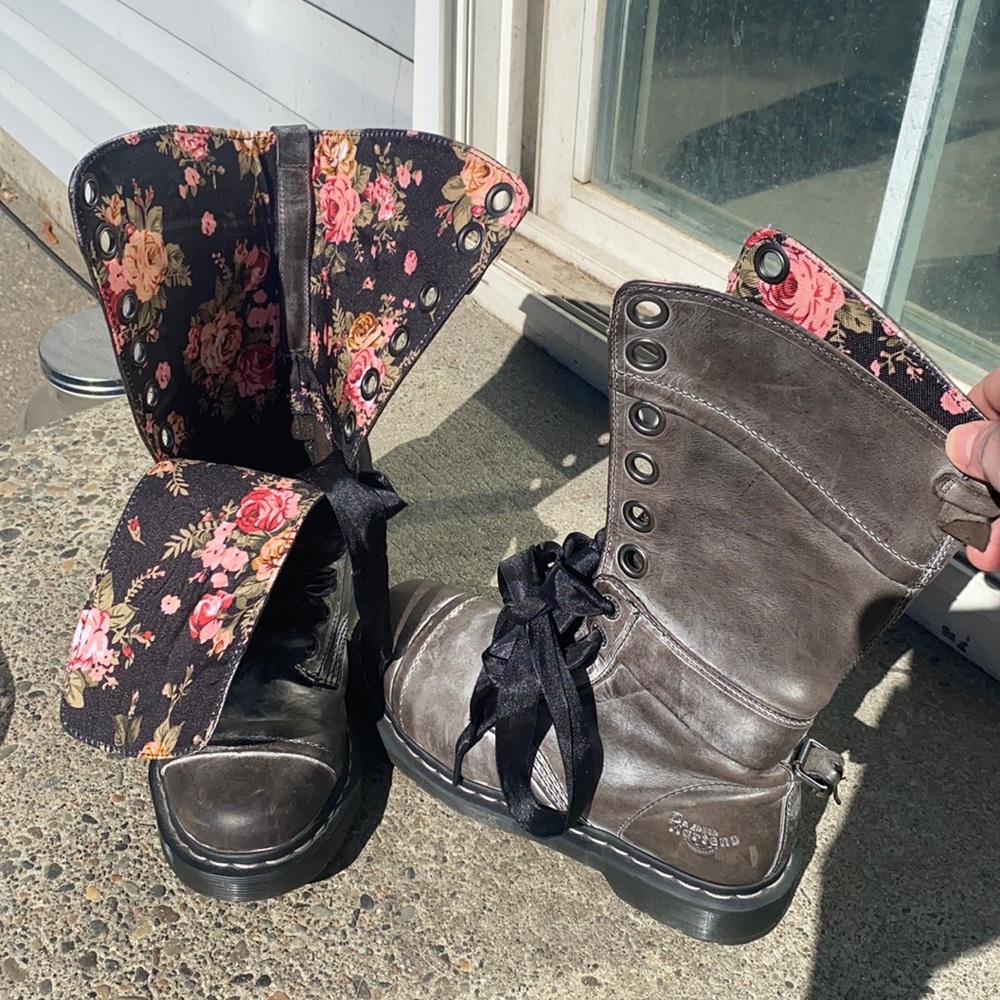 4 Laineyf99 ONLY! DR. Martens Floral Vintage Triumph
